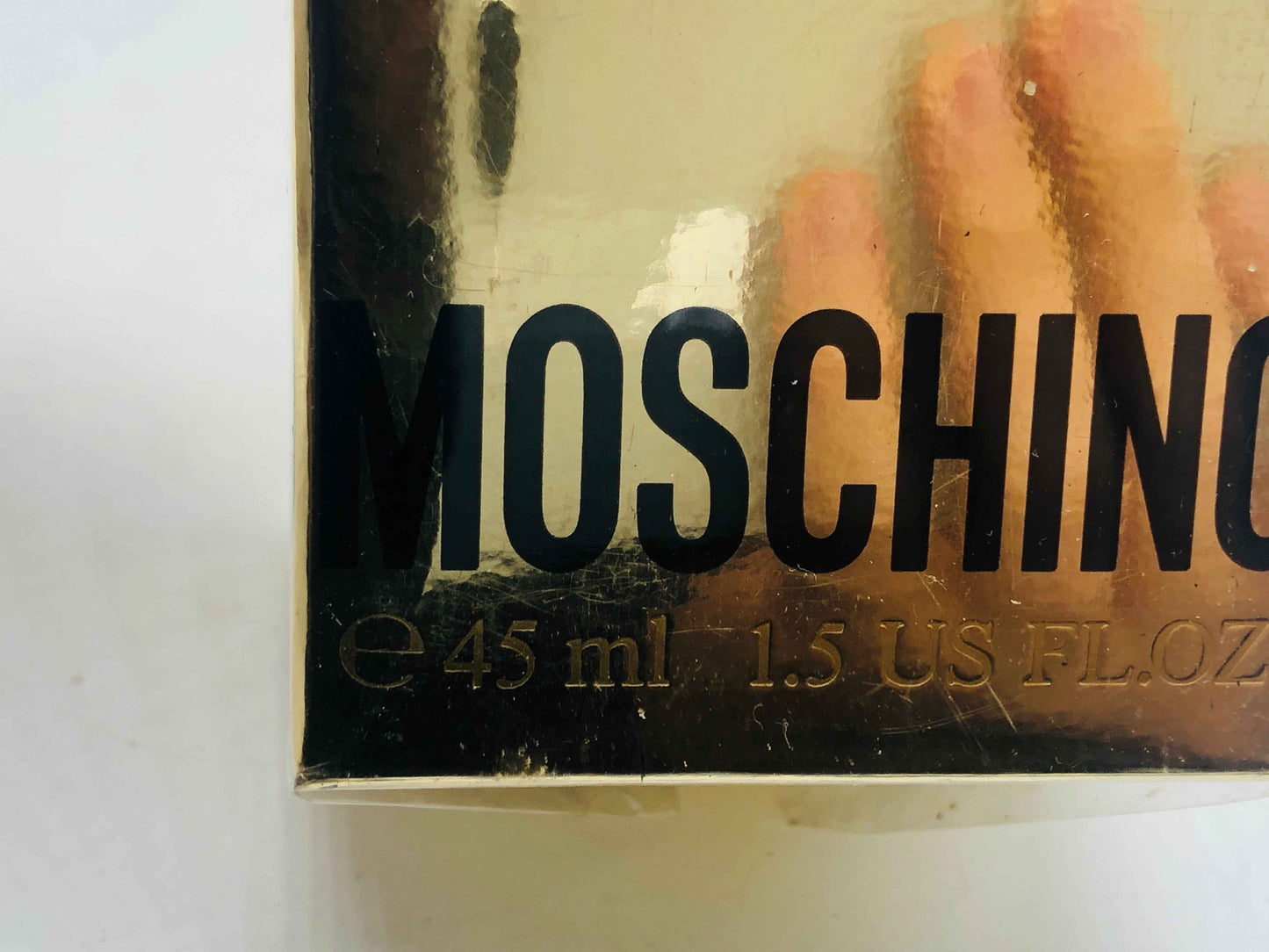 Scatola di profumo Moschino Donna Vintage da 45 ml con design elegante e logo in evidenza