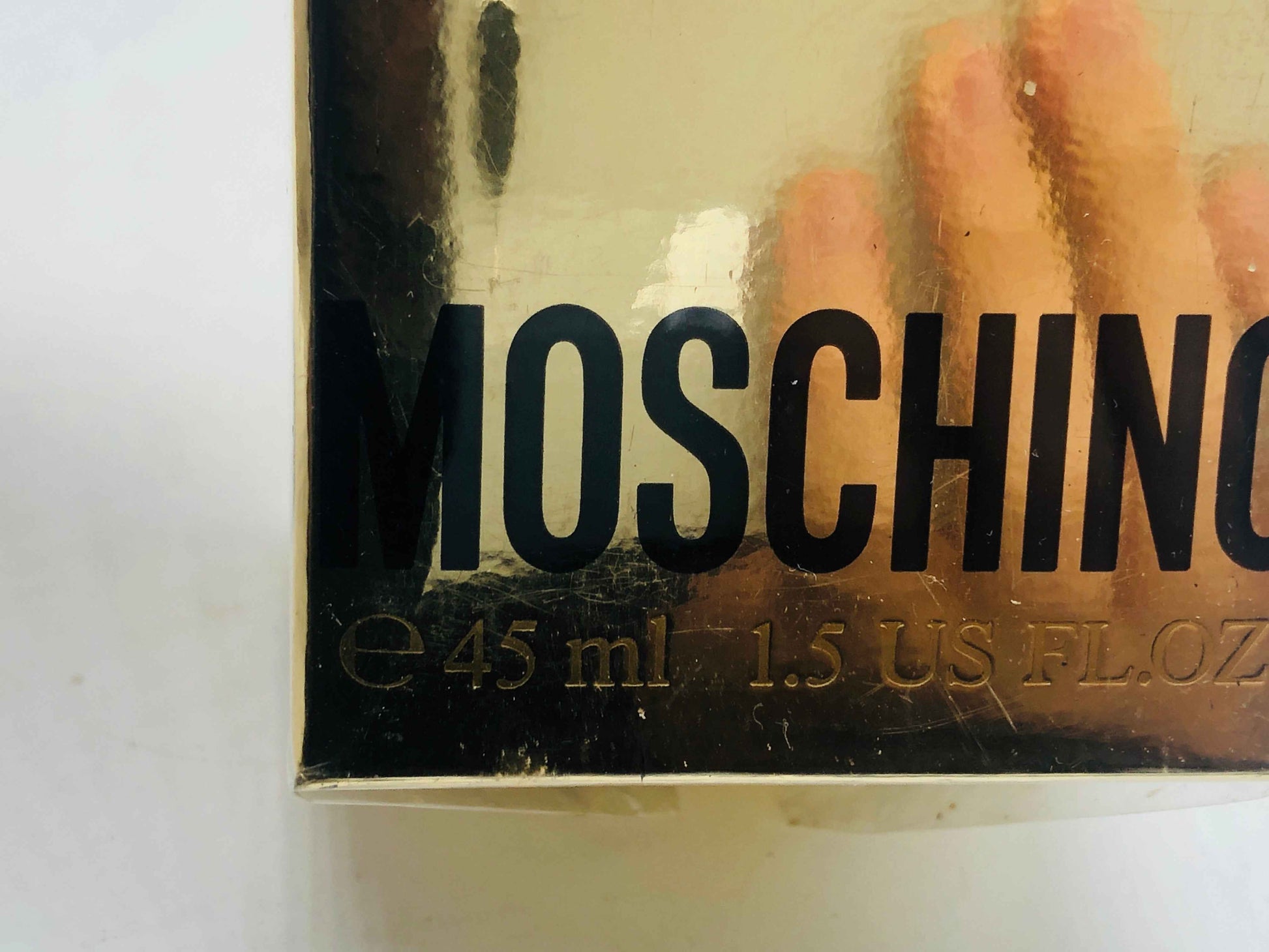 Scatola di profumo Moschino Donna Vintage da 45 ml con design elegante e logo in evidenza