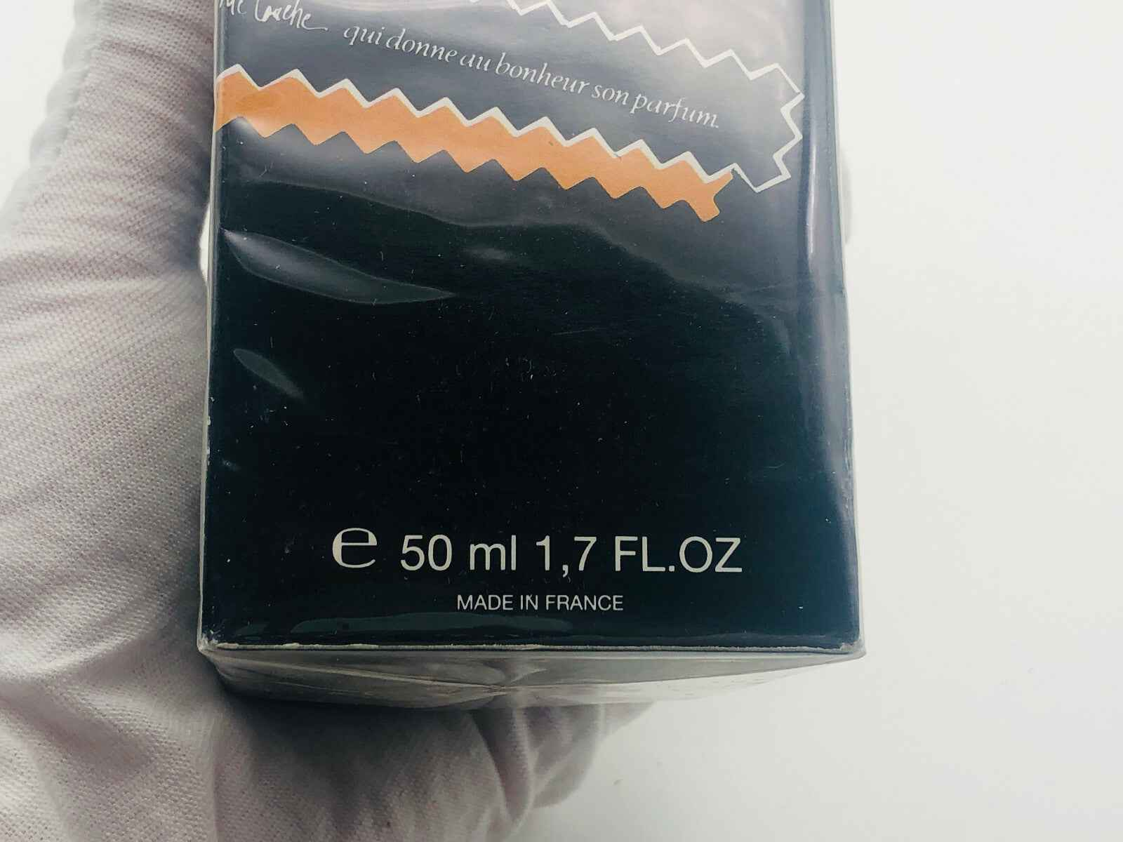 Profumo Un Touche De Naf Naf in confezione da 50 ml, prodotto in Francia con note floreali