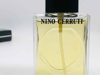 Flacone di Profumo Nino Cerruti Pour Homme con un design elegante e profumo aromatico