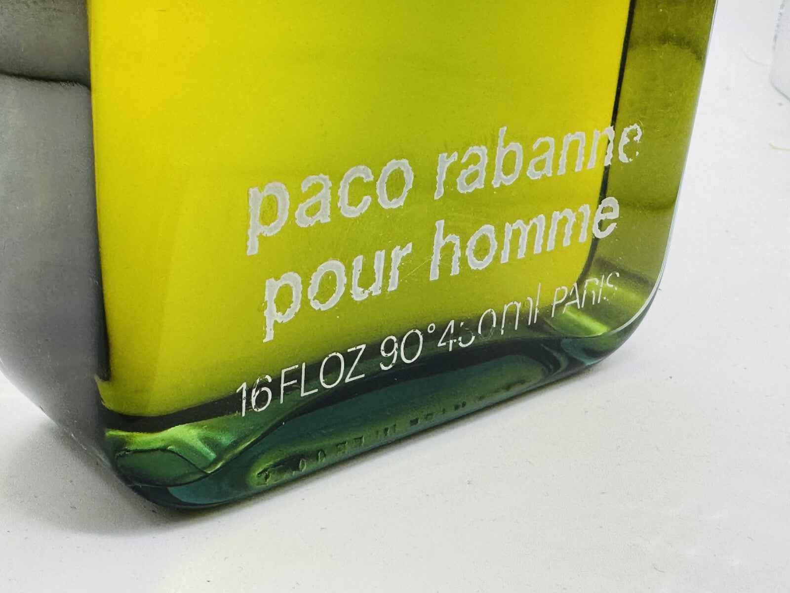 Flacone di Profumo Paco Rabanne Pour Homme Vintage con dettagli eleganti e design unico