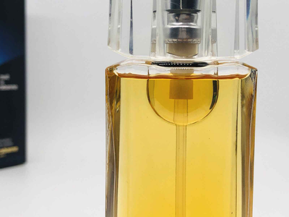 Flacone di profumo Paco Rabanne La Nuit con design elegante e colore dorato, ideal per le serate speciali.