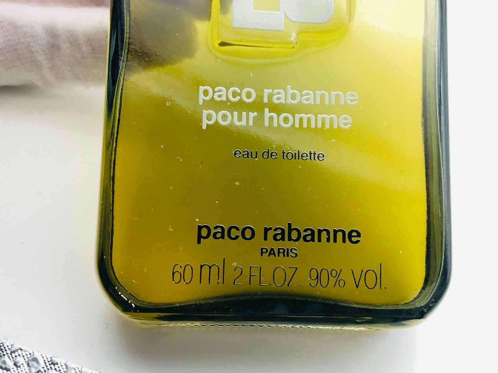 Flacone di profumo Paco Rabanne Vintage da 60 ml con etichetta in evidenza