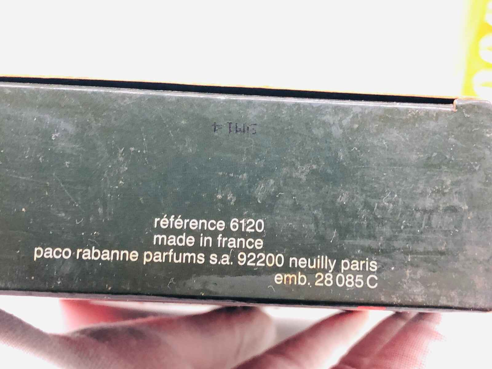 Scatola di profumo Tenere Paco Rabanne realizzata in Francia con dettagli di produzione