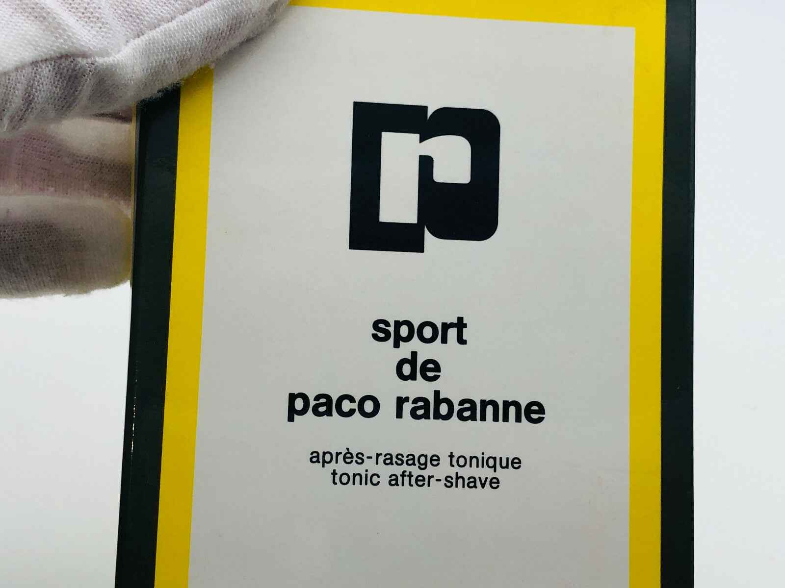 Flacone di dopobarba Sport Paco Rabanne Vintage con design semplice e logo distintivo