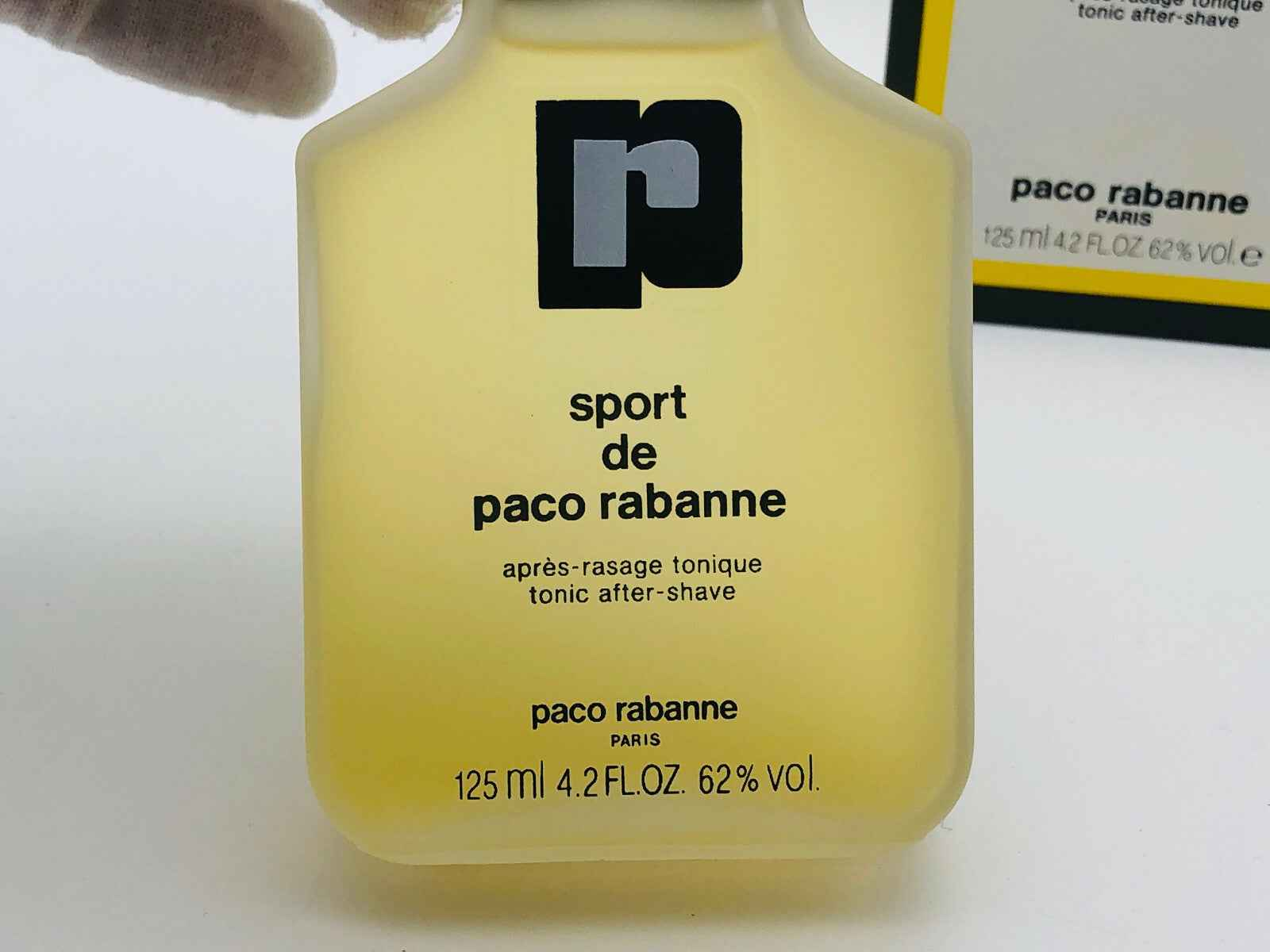 Flacone di dopo barba sport Paco Rabanne Vintage da 125ml con etichetta gialla e logo distintivo
