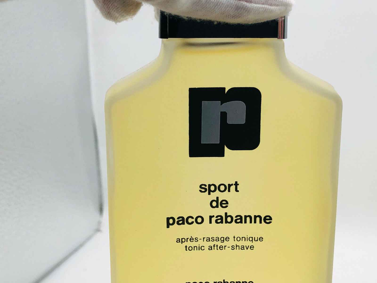 Flacone di dopobarba Sport Paco Rabanne Vintage con etichetta nera su sfondo giallo