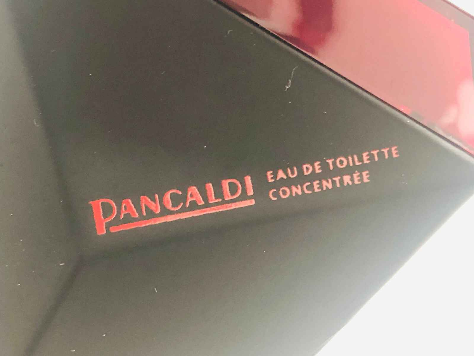 Flacone di Profumo Vintage Pancaldi con design elegante e dettagli raffinati