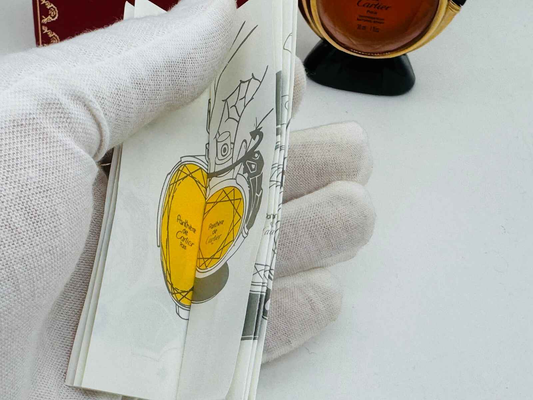 Panthere Cartier Vintage: Antica confezione con profumo elegante e design raffinato
