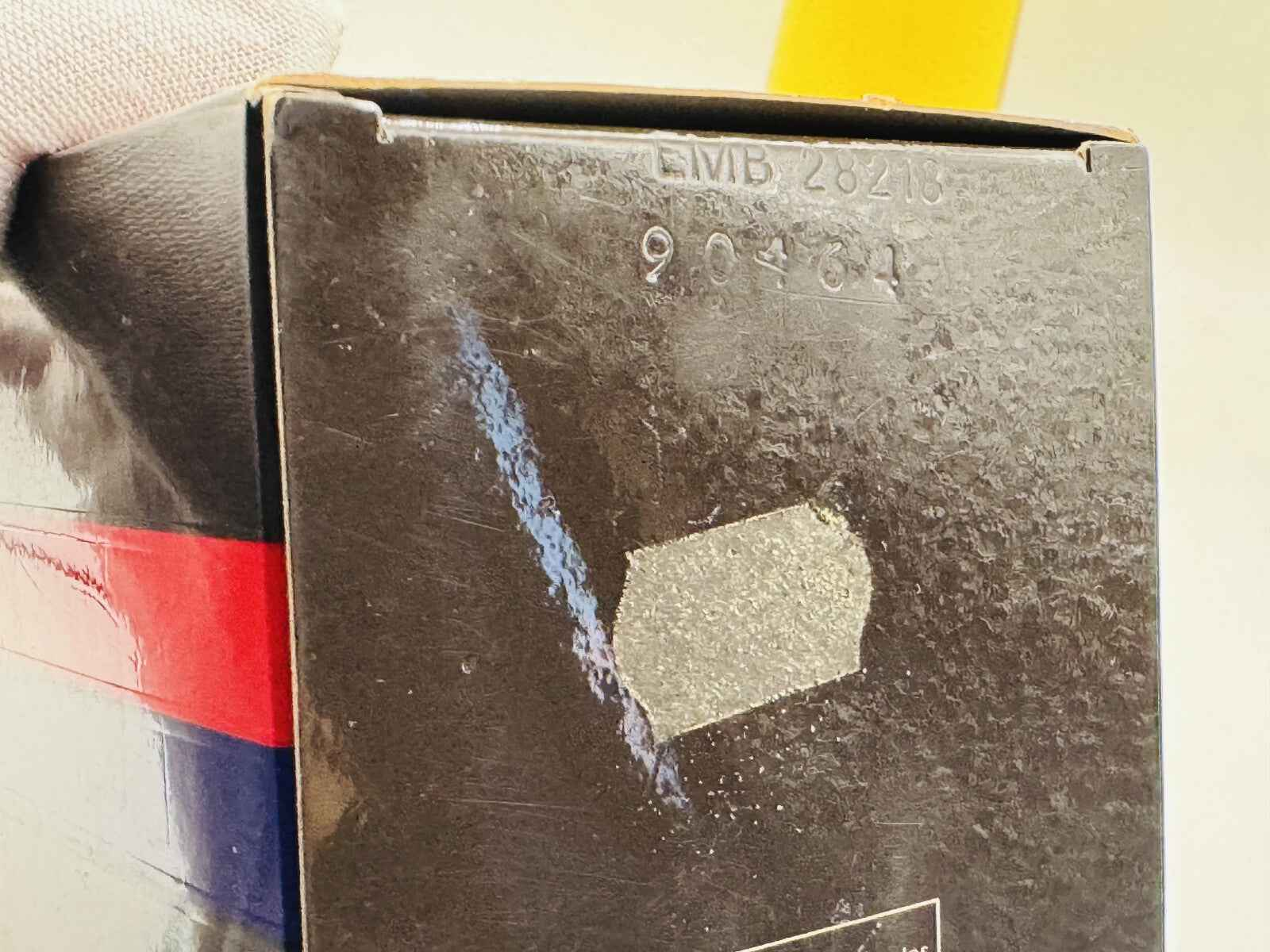 Scatola di profumo Pierre Cardin Pour Monsieur con design elegante e dettagli raffinati
