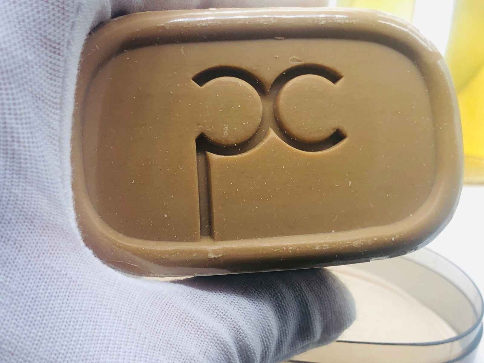 Sapone Pierre Cardin Pour Monsieur con logo PC in una finitura liscia e elegante
