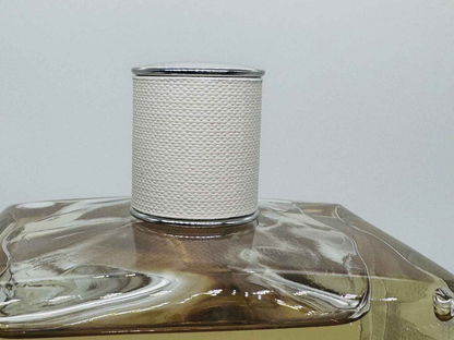 Flacone di profumo Prada Infusion D' Homme con tappo elegante in design semplice