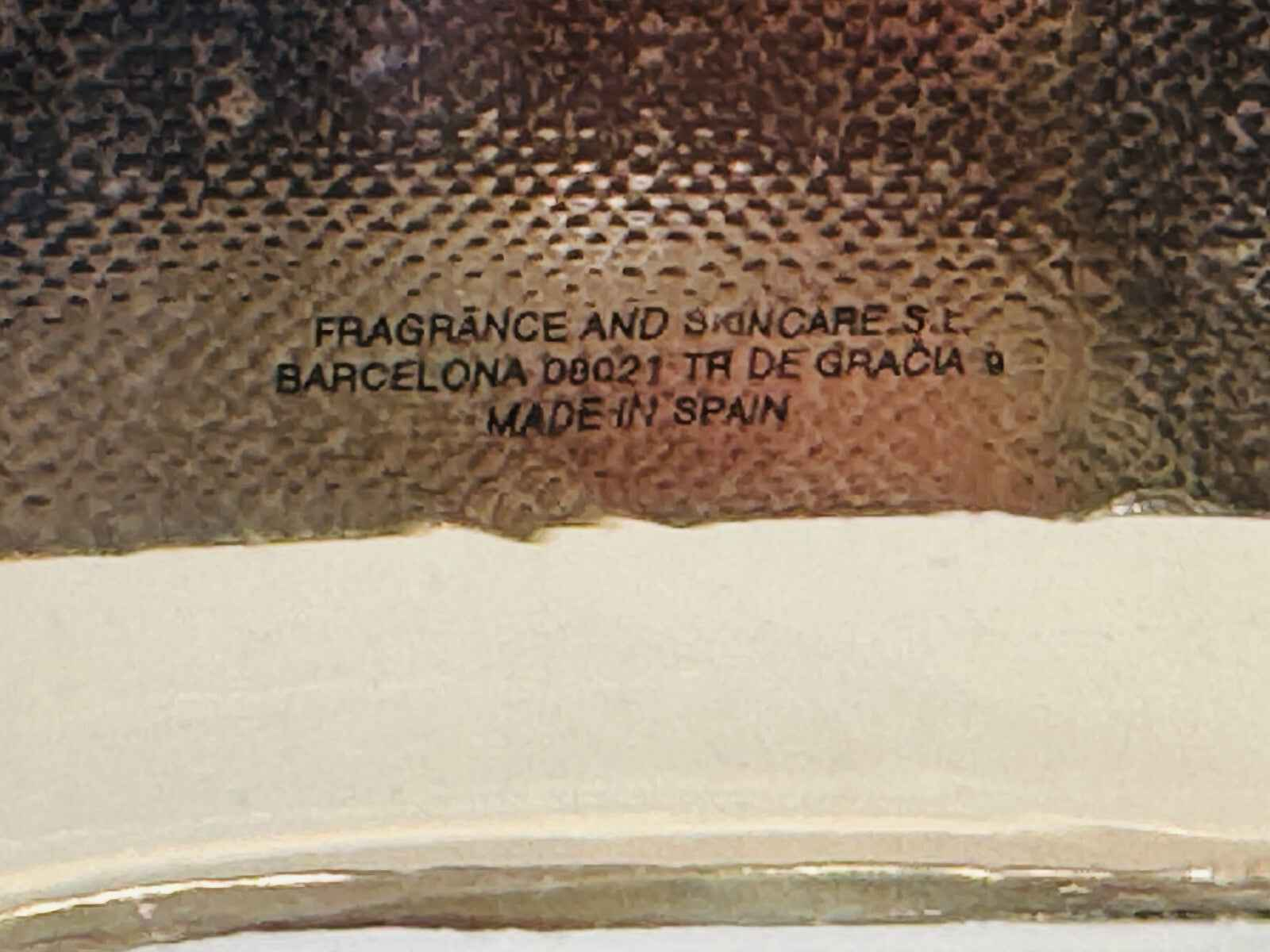 Profumo Prada Infusion D' Homme in elegante flacone con dettagli raffinati e finiture di alta qualità