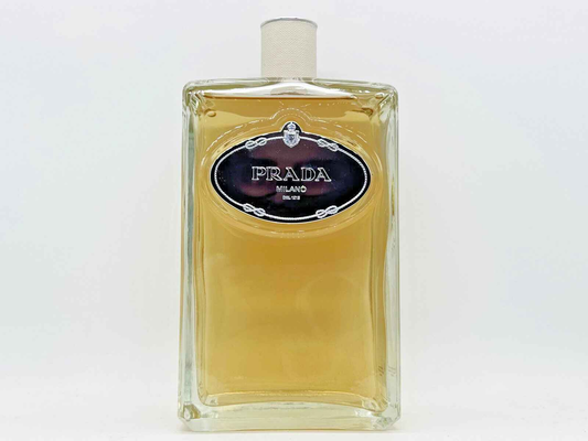 Flacone di Profumo Prada Infusion D' Homme con design elegante e fragranza aromatica