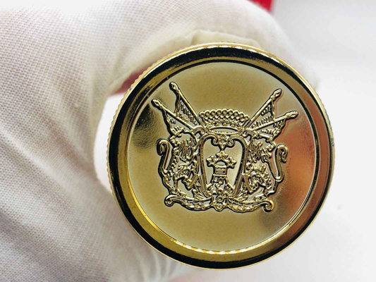 Tappo dorato del profumo Adam Cologne Vintage con dettagli scolpiti e simboli eleganti