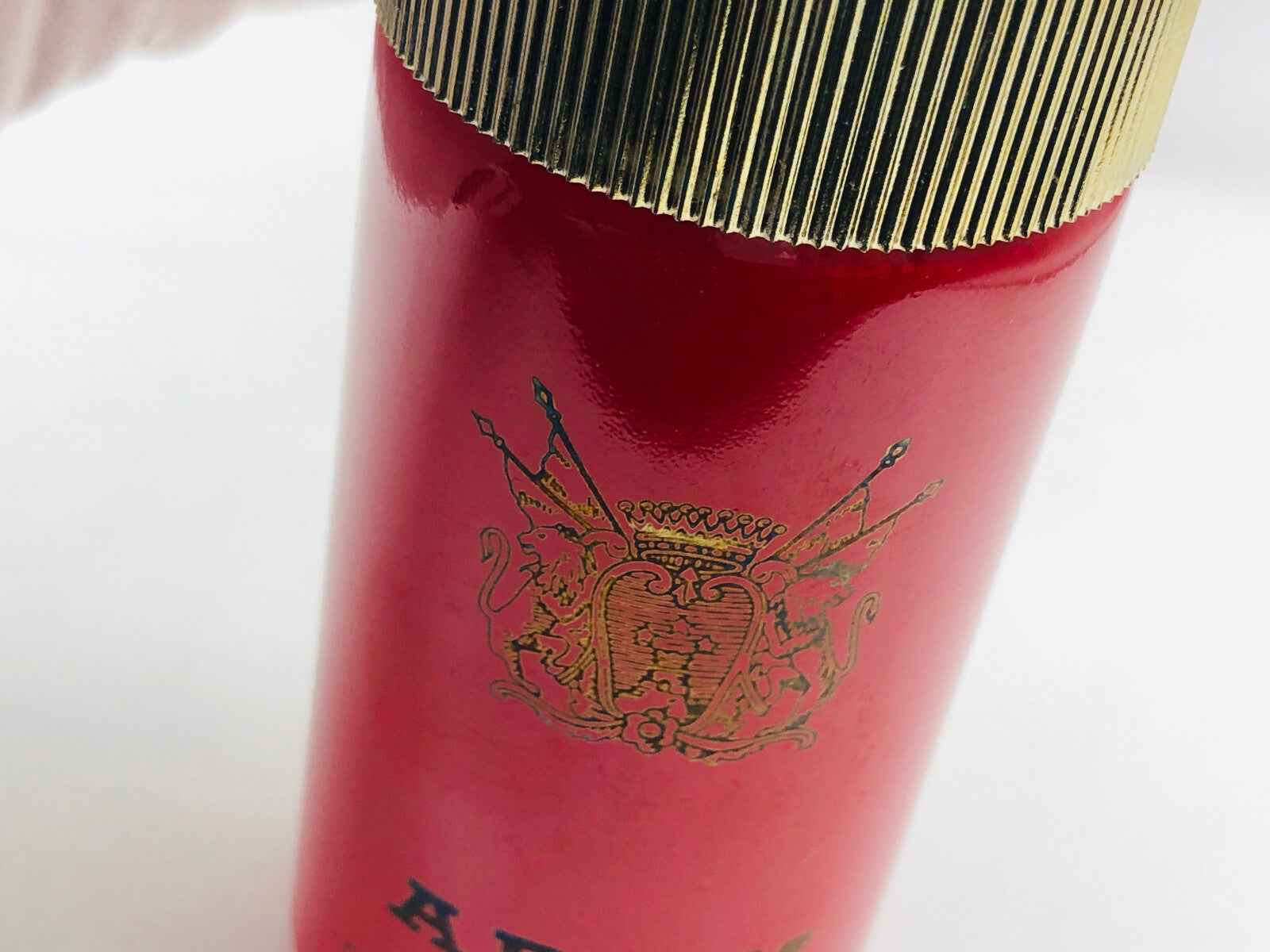 Flacone di Profumo Adam Cologne Vintage in rosso con design elegante e tappo dorato