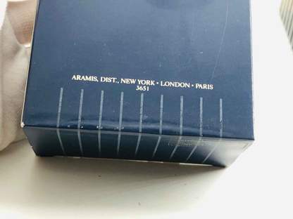 Scatola del profumo Aramis 900 con dettagli di distribuzione per New York, Londra e Parigi