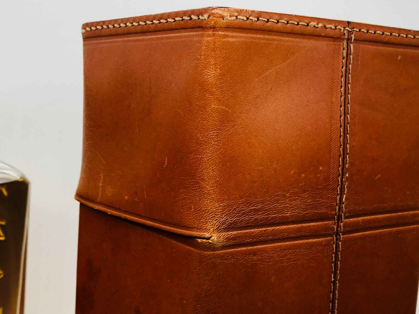 Scatola in pelle di alta qualità per il Profumo Aramis Tuscany Vintage, elegante e durevole