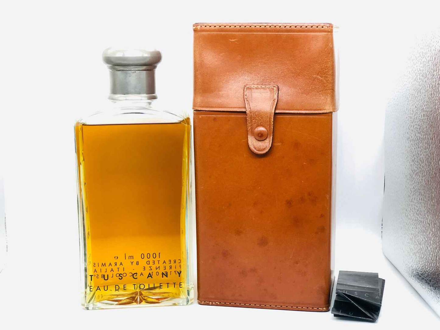 Profumo Aramis Tuscany Vintage in bottiglia di vetro con astuccio in pelle per un tocco elegante