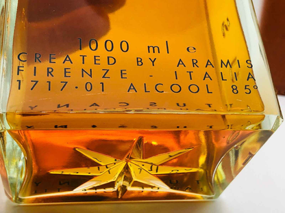 Flacone di profumo Aramis Tuscany Vintage da 1000 ml con design elegante e tonalità calde