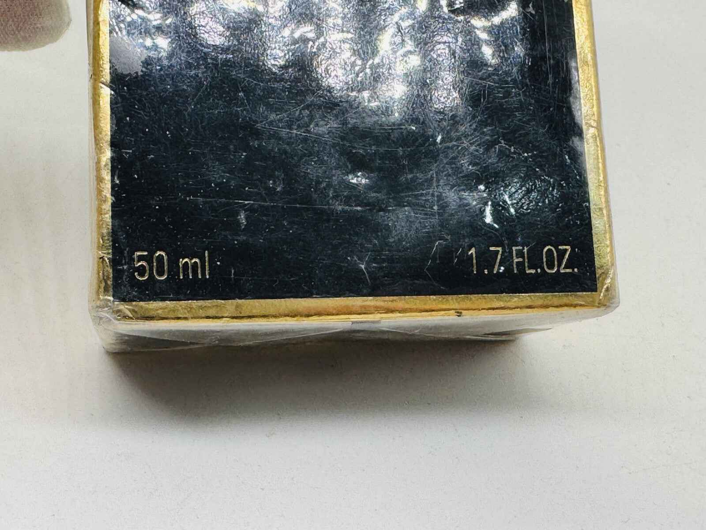 Scatola di profumo Coco Chanel Vintage da 50 ml con design classico e raffinato