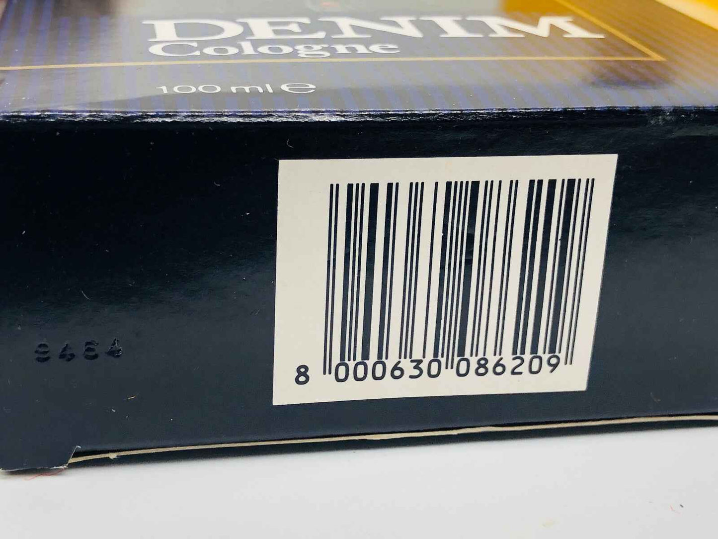 Scatola del profumo Denim Original Vintage da 100 ml con codice a barre sul retro
