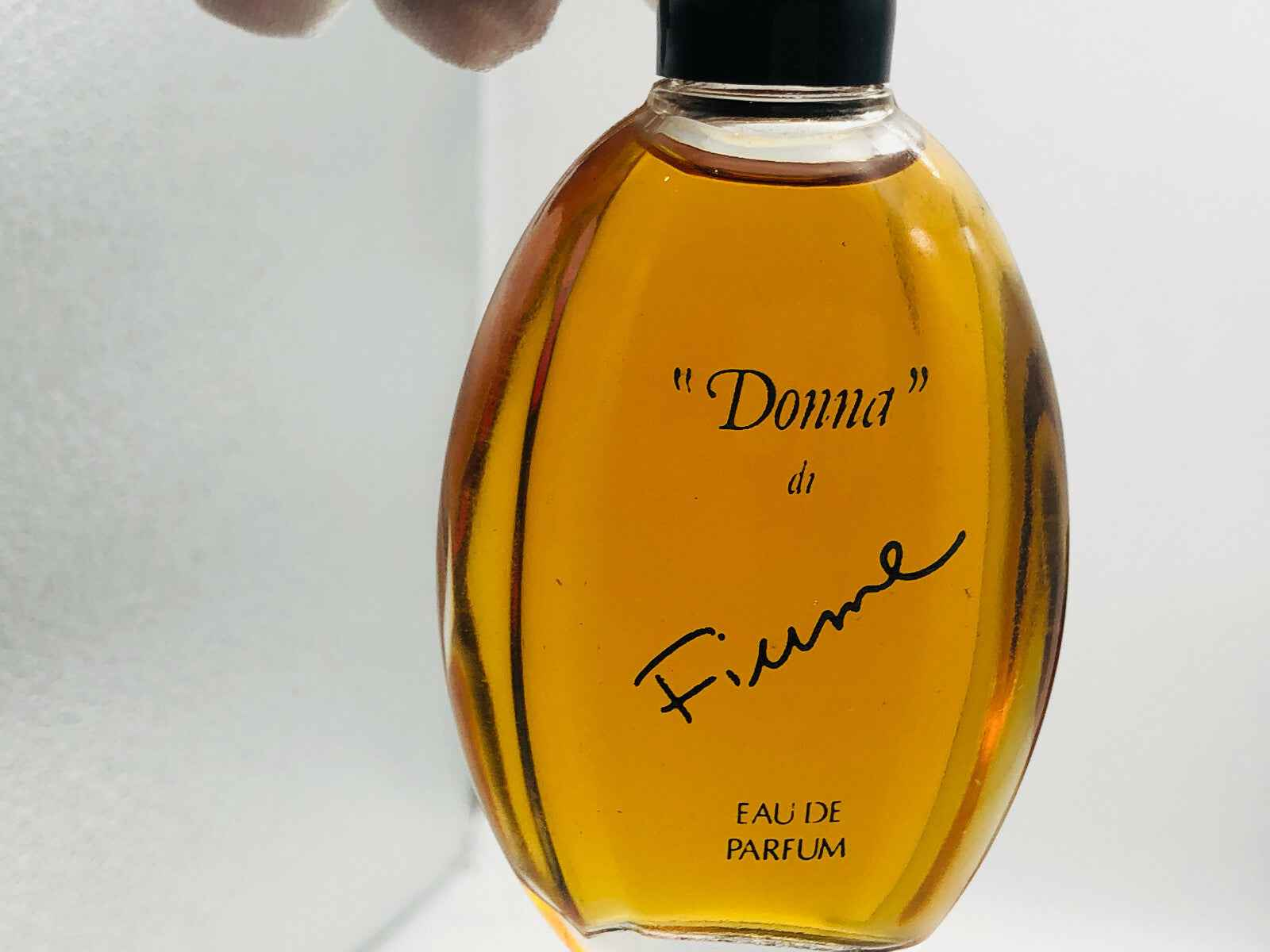 Flacone di profumo di Fiume Vintage 'Donna' con una fragranza calda e avvolgente