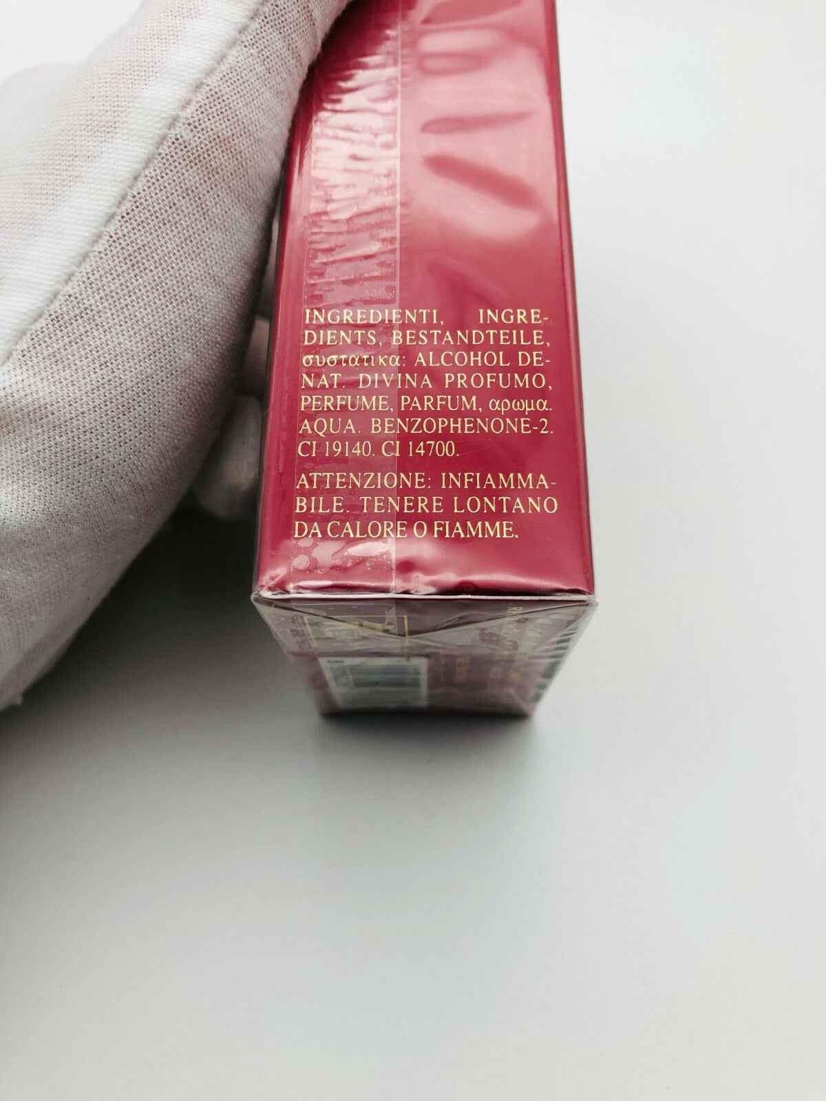 Scatola di Profumo Diana De Silva con ingredienti e avvertenze stampati sul lato