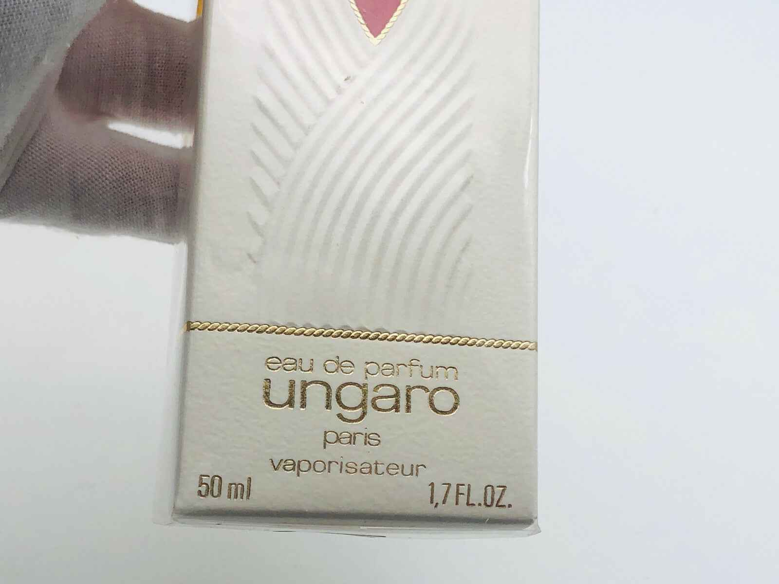 Scatola del profumo Diva Ungaro Vintage da 50 ml con design elegante e dettagli dorati