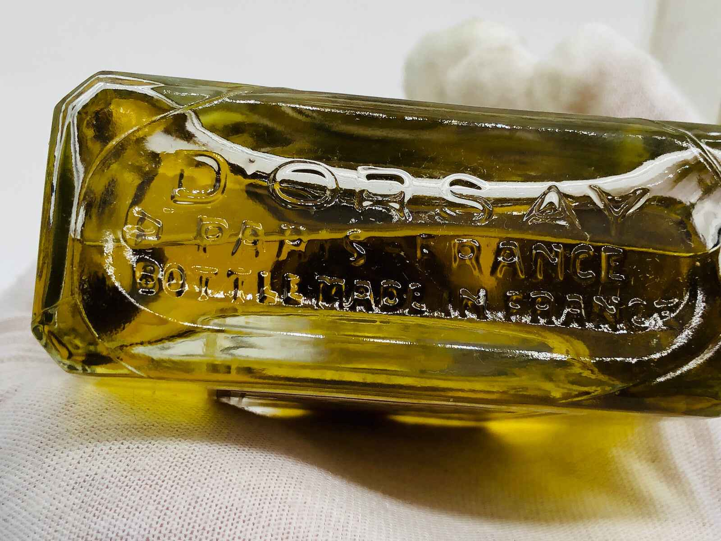 Flacone di profumo Fantastique D'Orsay con un design elegante e dettagli vintage