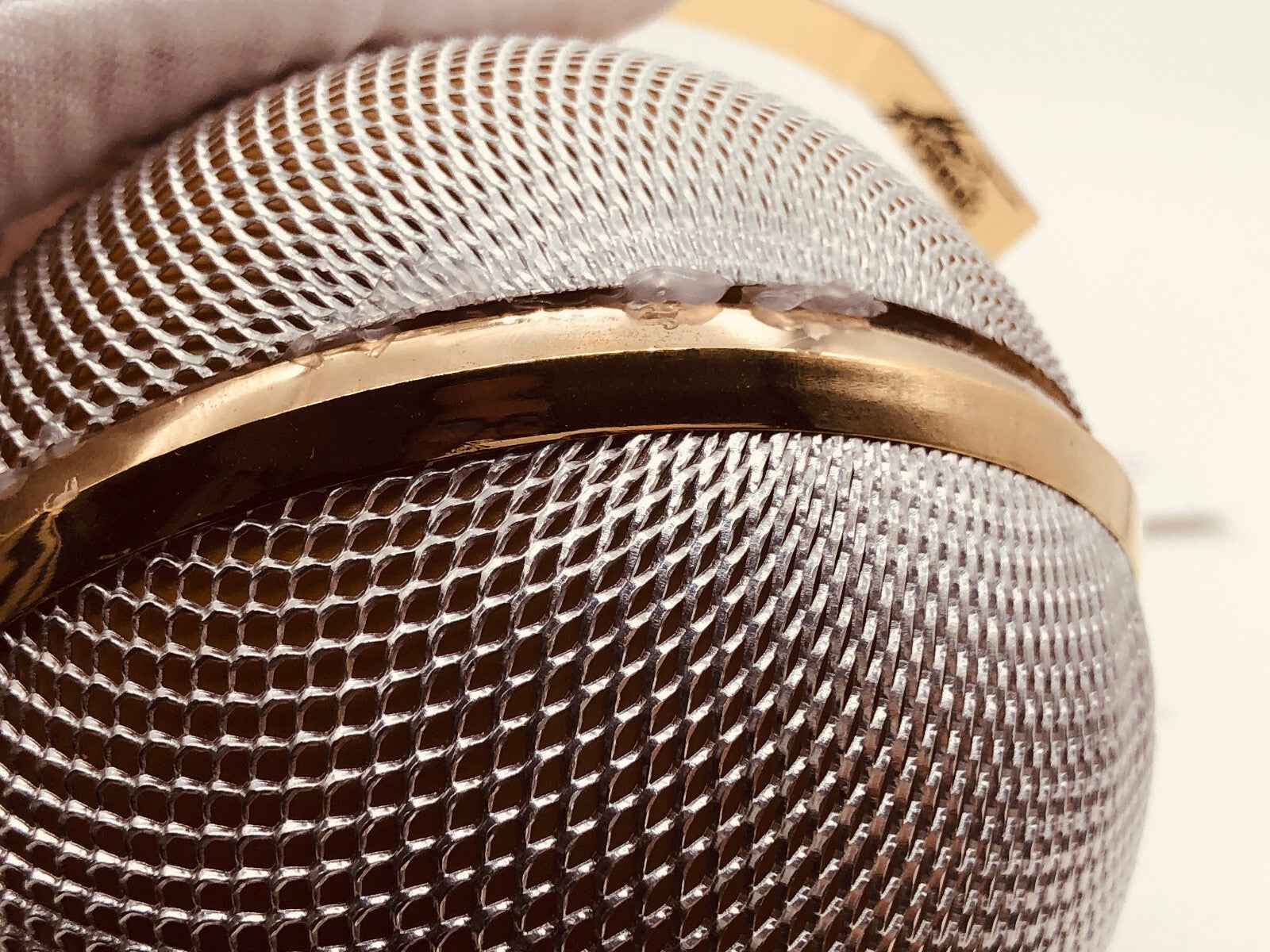 Flacone di Profumo Ferre Vintage con design elegante in rete metallica e dettagli dorati