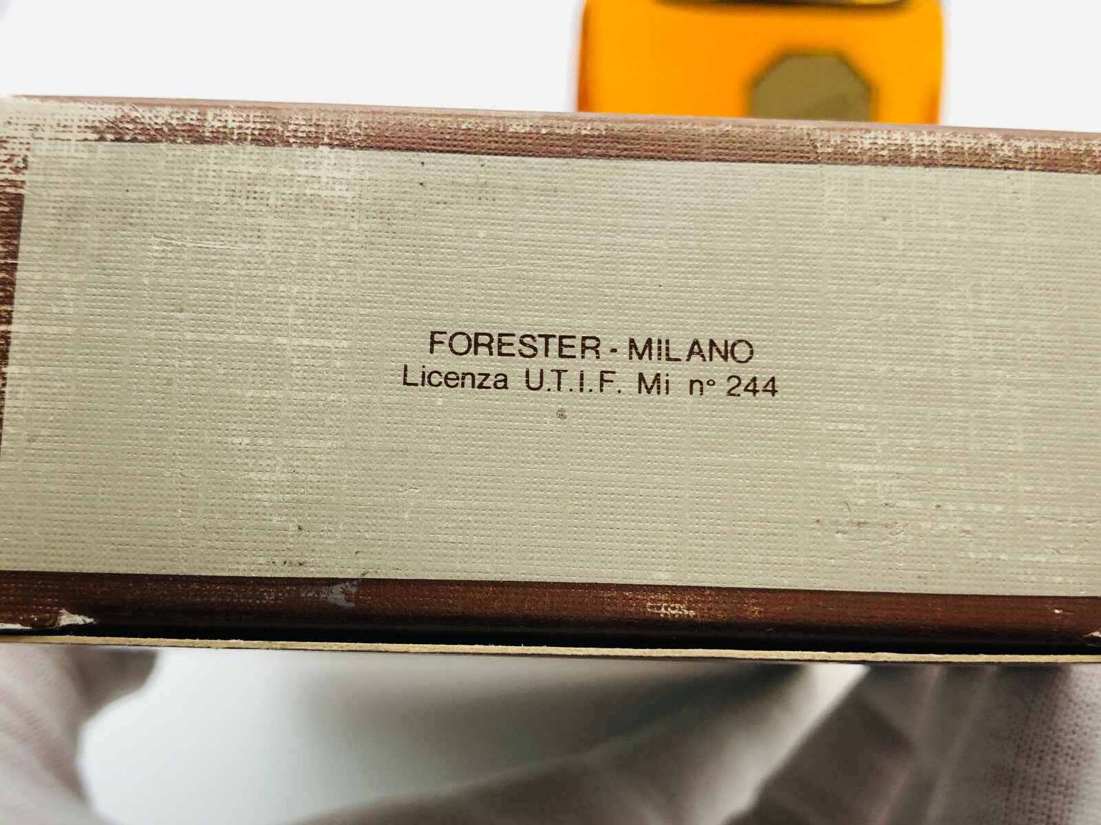 Scatola del profumo John Sterling di Forester con licenza UTIF Milano, elegante design vintage