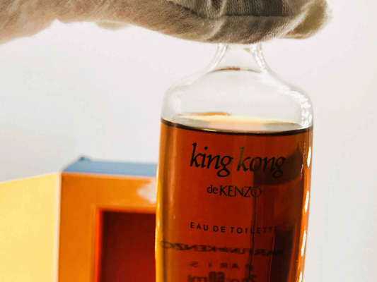 Profumo Kenzo King Kong Vintage in bottiglia con etichetta elegante e scatola originale