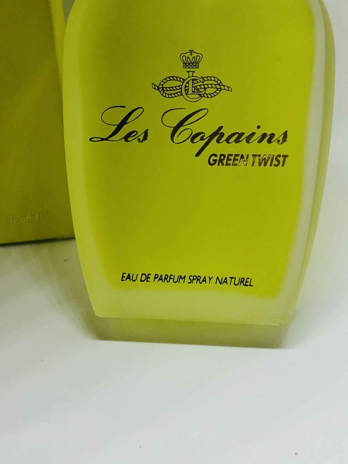 Flacone di profumo Les Copains Green Twist in vetro giallo chiaro con etichetta elegante