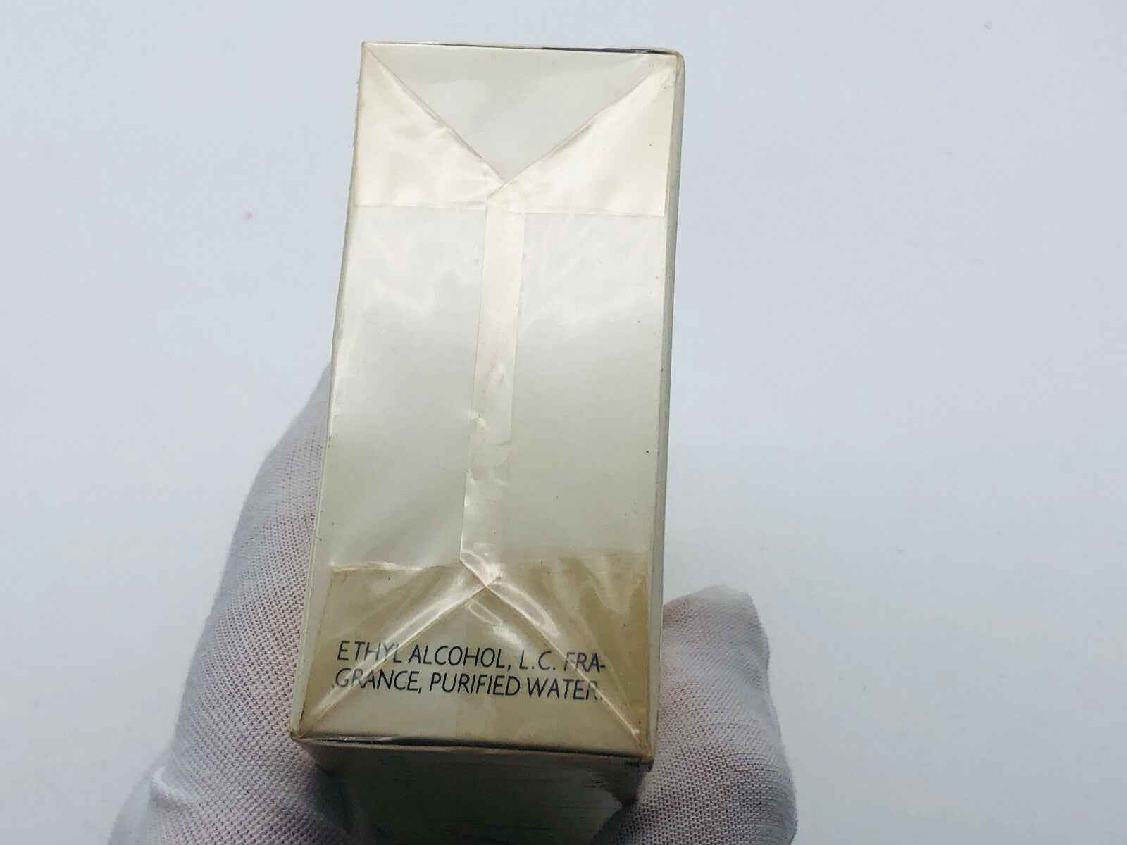 Scatola di profumo Les Copains Vintage in elegante confezione dorata
