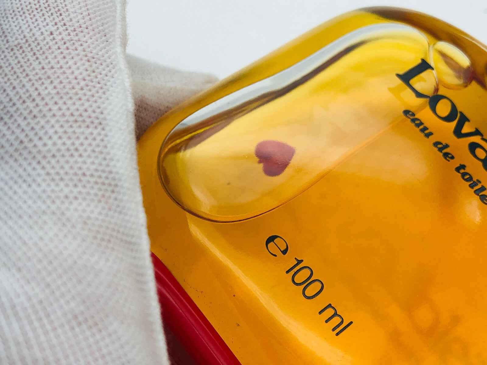 Flacone di Profumo Lovable Vintage da 100 ml con design elegante e dettagli romantici