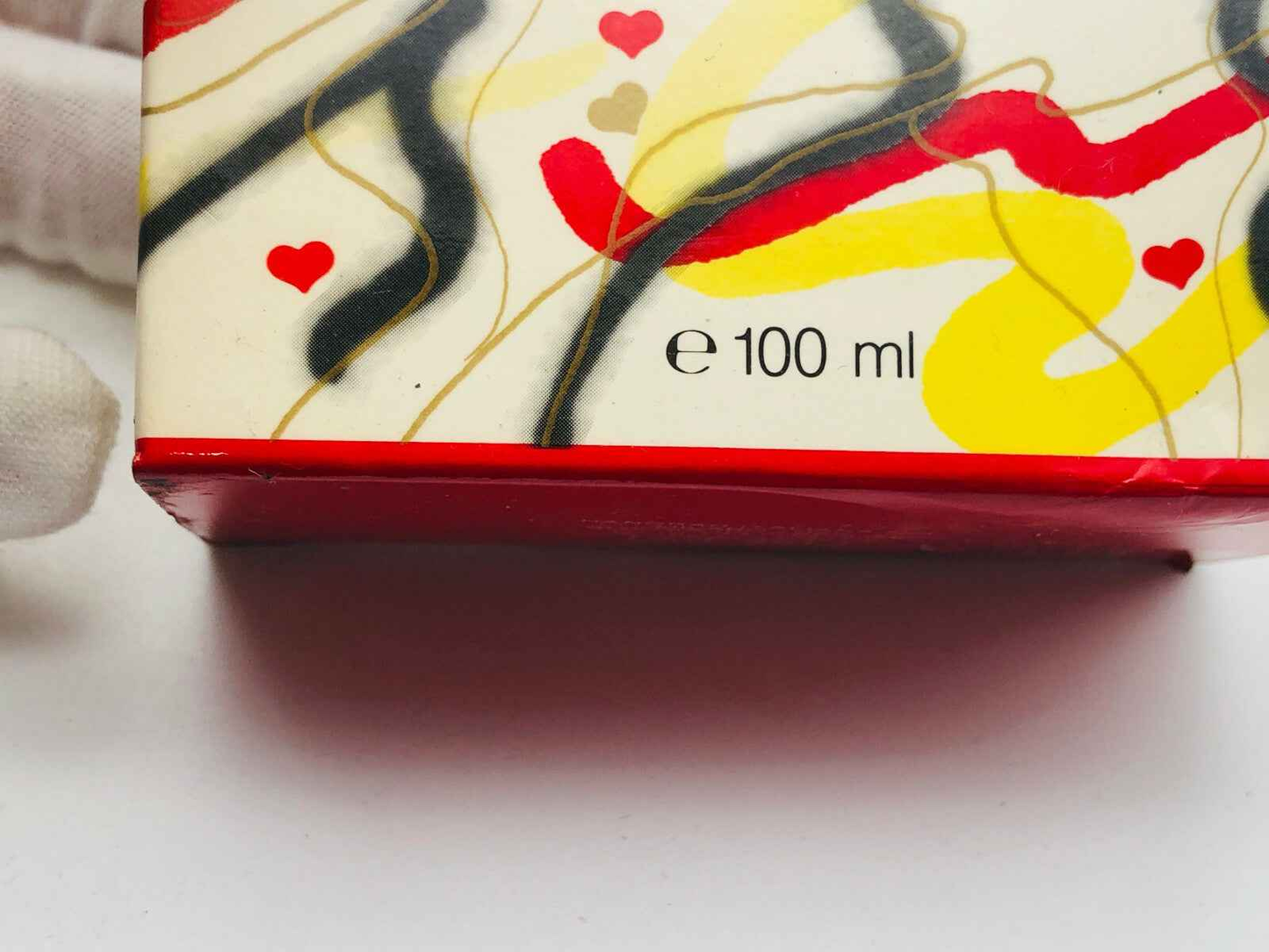 Scatola del profumo Lovable Vintage da 100 ml con design colorato e cuori rossi
