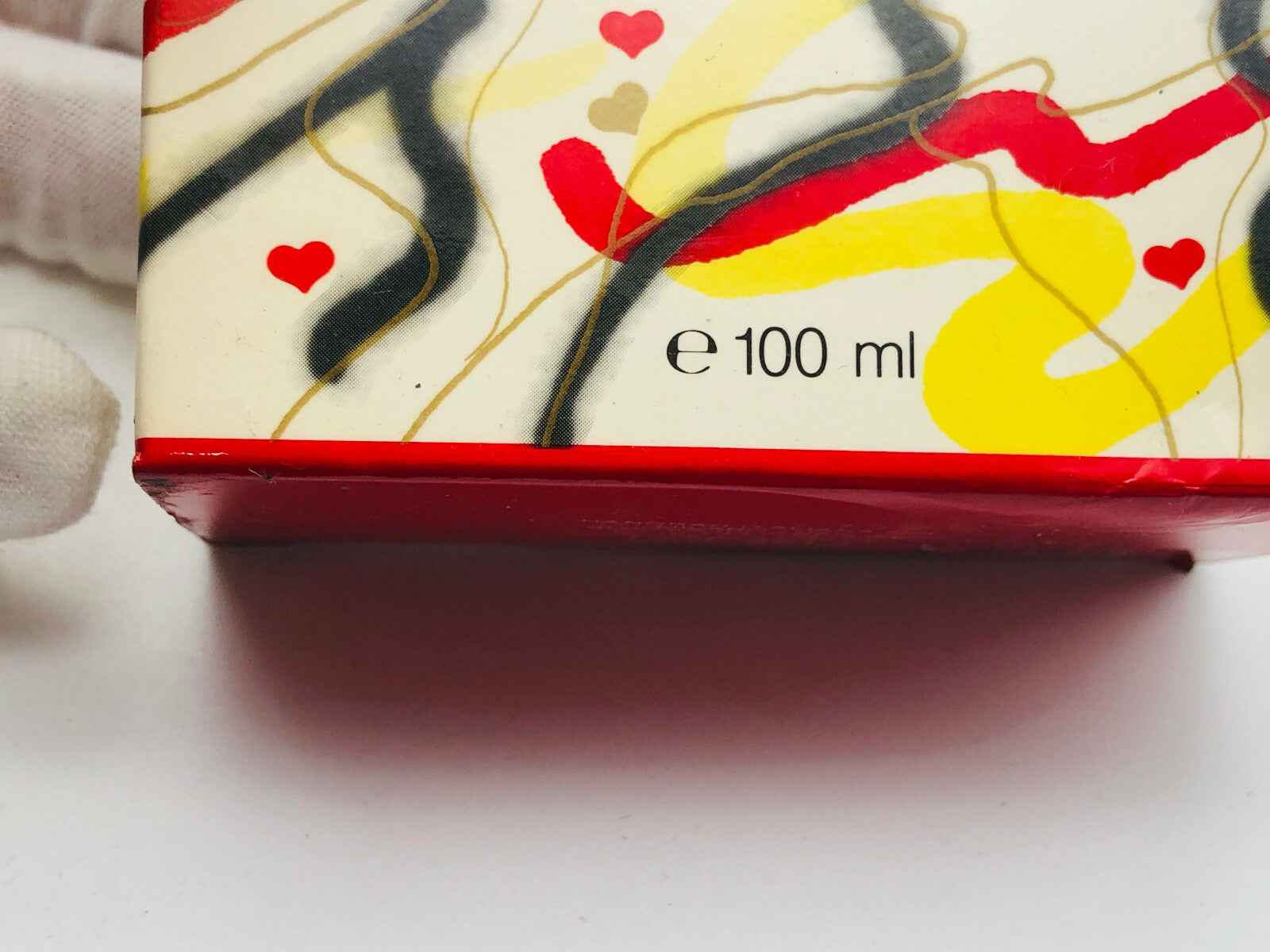 Scatola del profumo Lovable Vintage da 100 ml con design colorato e cuori rossi