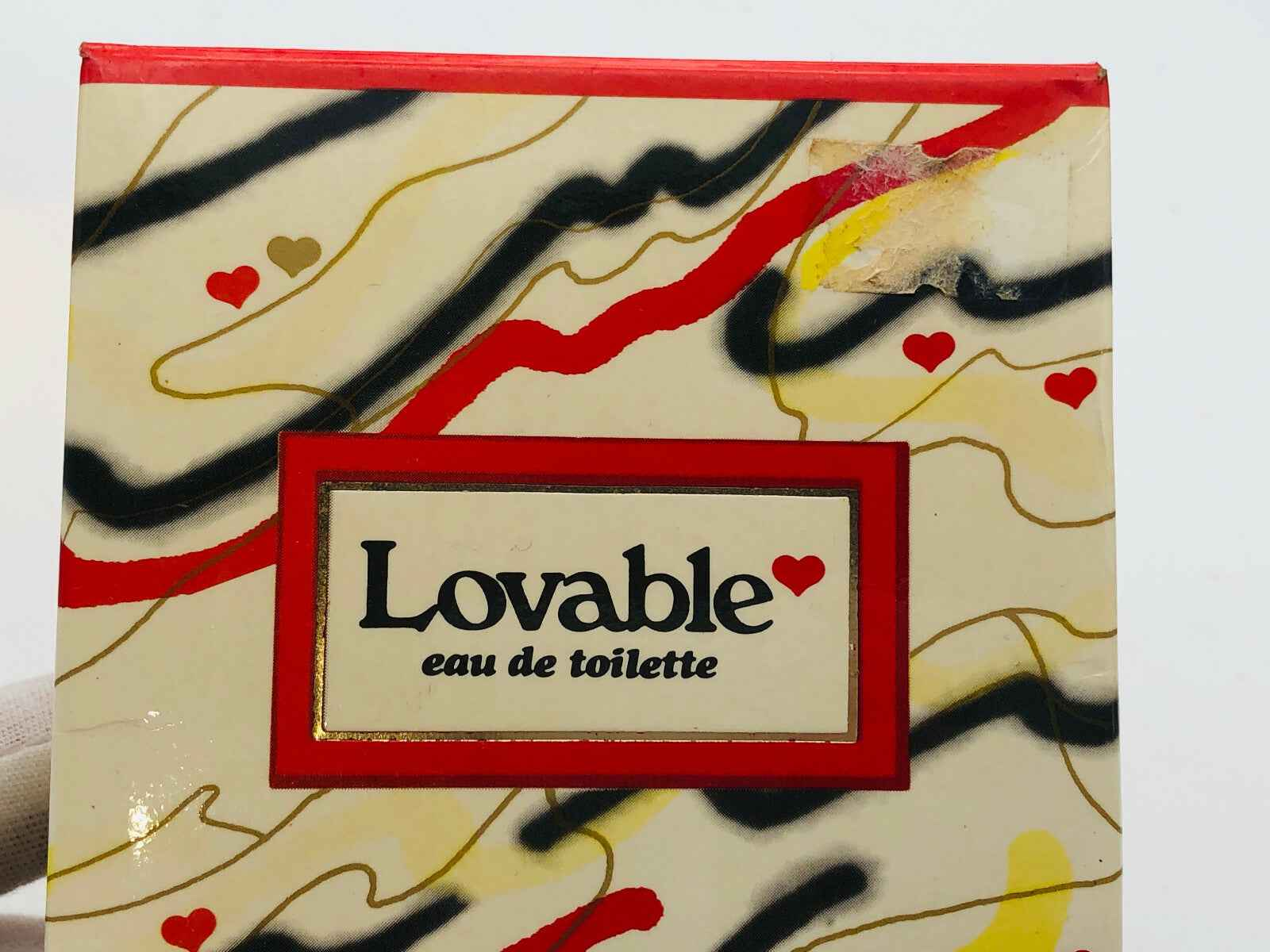 Scatola di profumo Lovable Vintage eau de toilette con design colorato e dettagli grafici