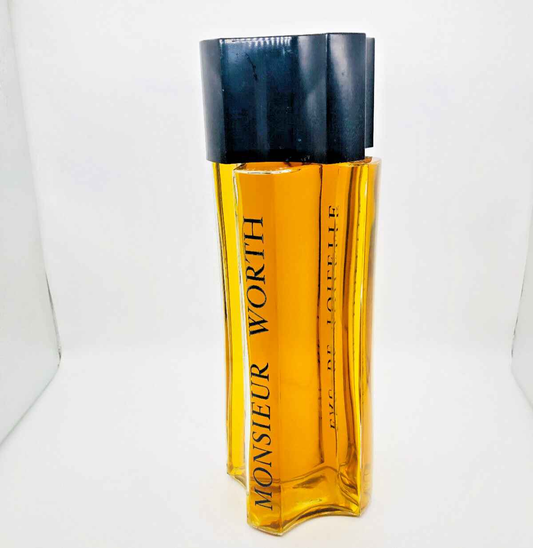 Profumo Monsieur Worth in bottiglia elegante con design unico e tonalità dorate