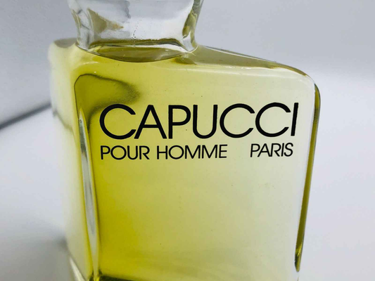 Flacone di profumo Roberto Capucci Pour Homme con design elegante e colore giallo brillante