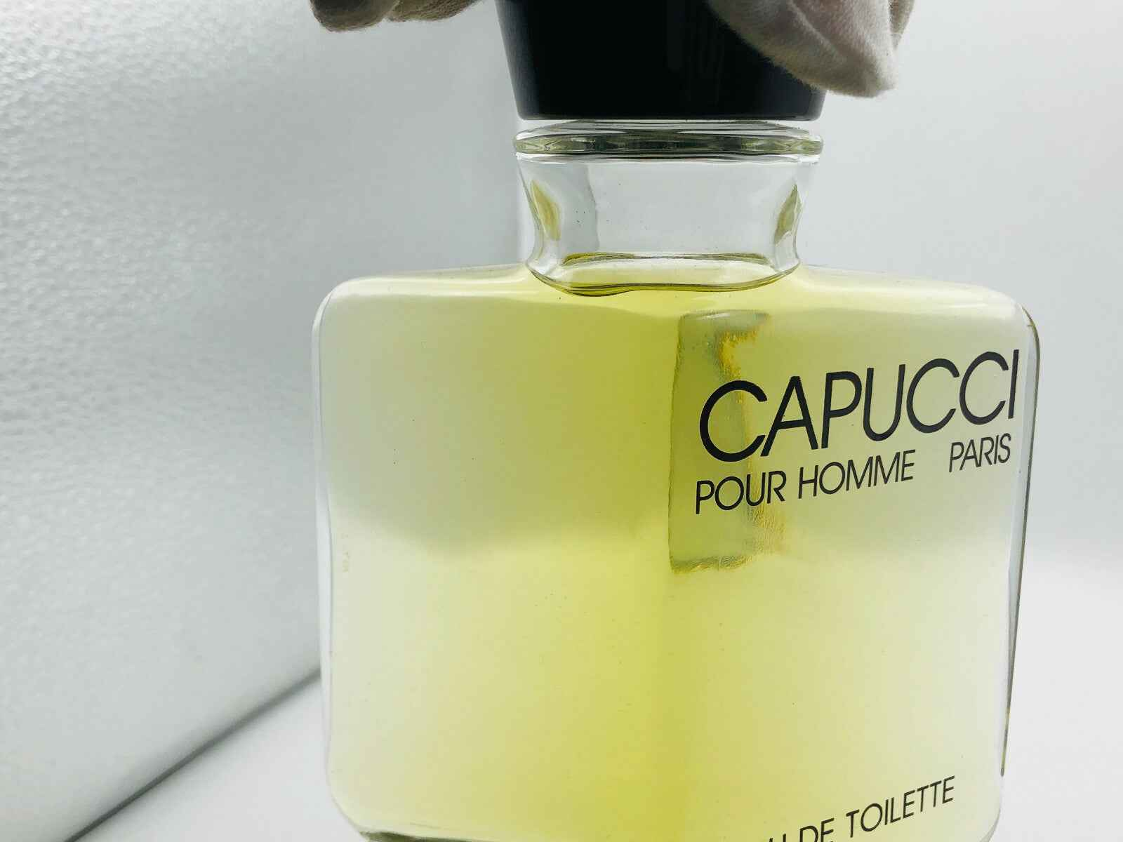 Flacone di profumo Roberto Capucci Pour Homme con fragranza fresca e elegante per uomini