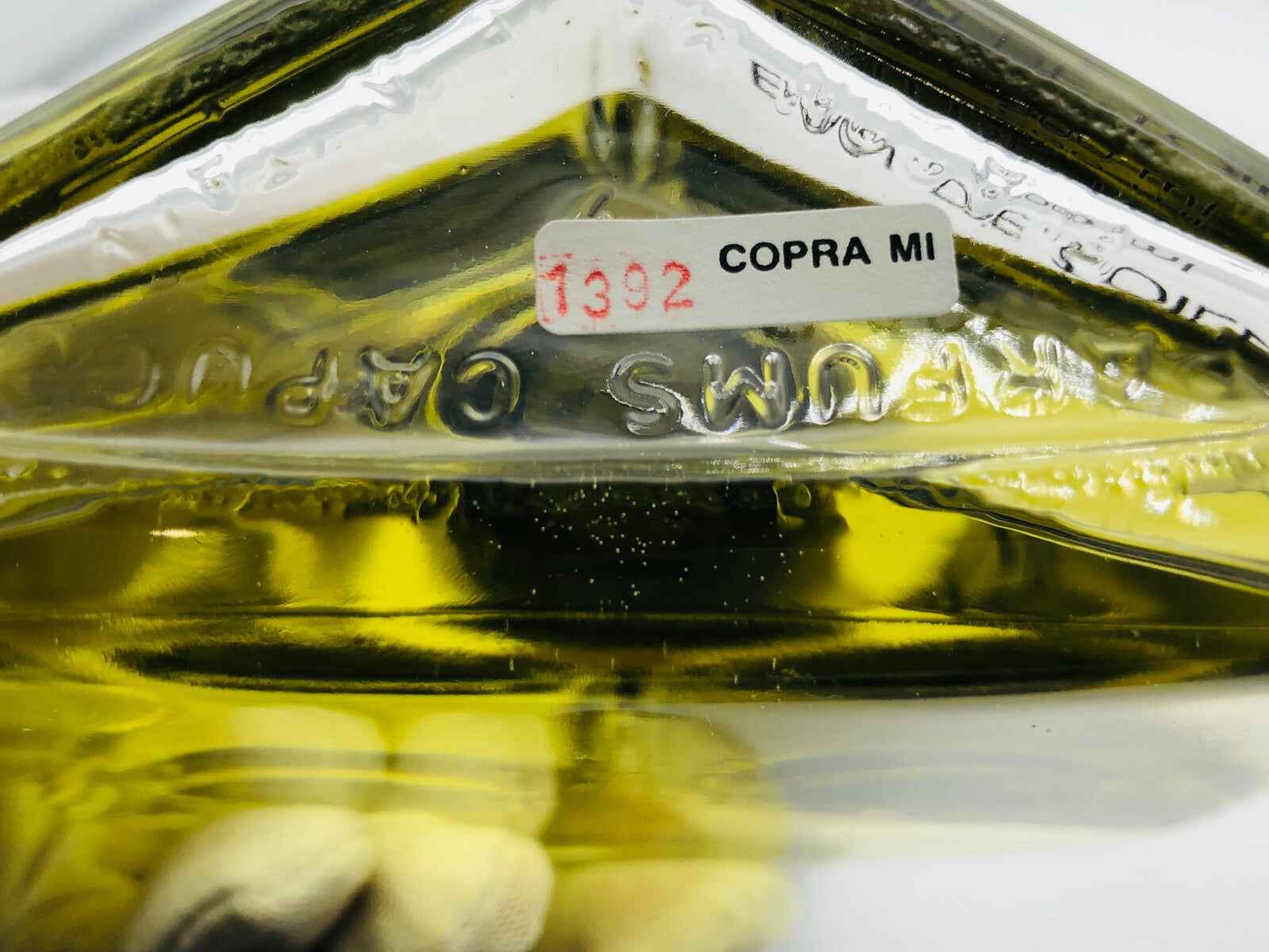 Profumo Roberto Capucci in un elegante flacone trasparente con etichetta distintiva