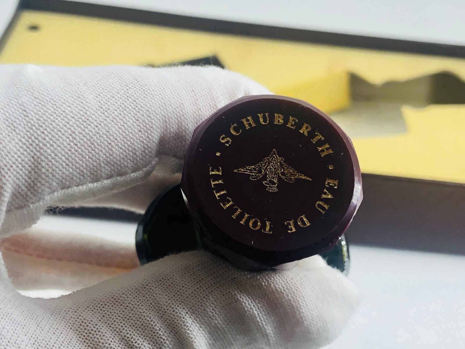 Profumo Schuberth Selavi Vintage in bottiglia elegante con tappo decorato e confezione originale