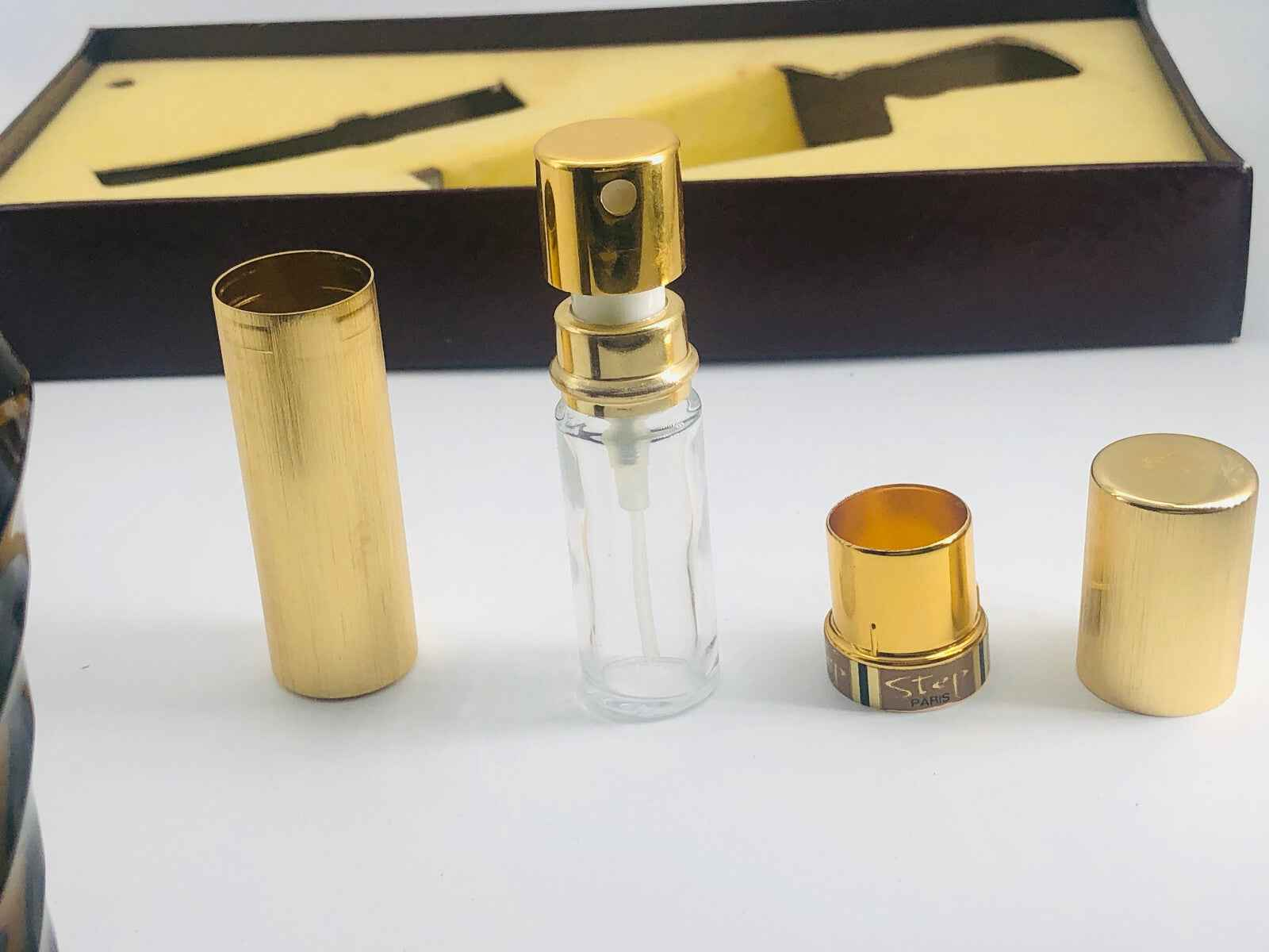 Flacone di vetro per profumo Schuberth Selavi Vintage con tappo dorato e custodia elegante