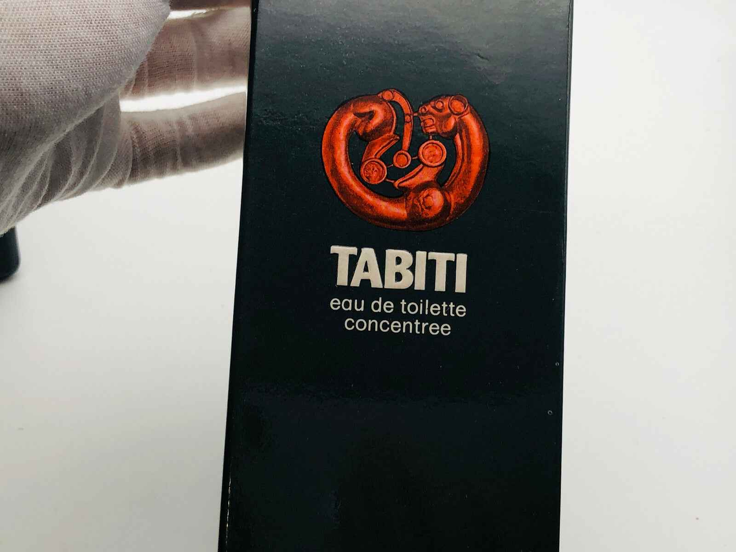 Scatola di Profumo Tabiti Sojuz con design elegante e logo in rilievo