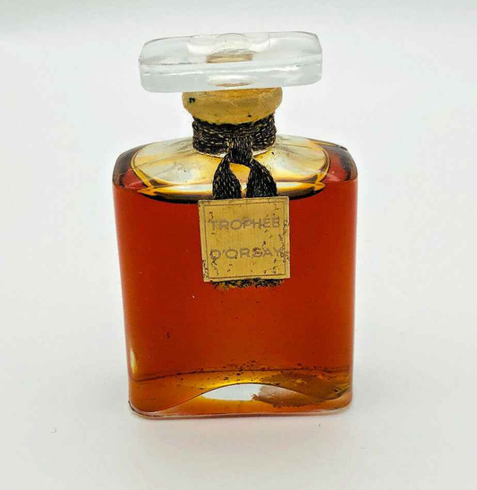 Bottiglia di profumo Trophee D Orsay con elegante design vintage in vetro e tonalità ambrata