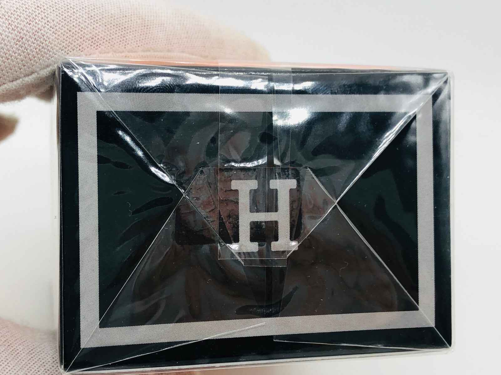 Confezione del profumo Veejaga Hascish For Men con design elegante e logo distintivo