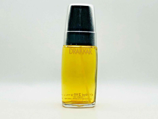 Flacone di Profumo Vintage Drakkar di Guy Laroche con liquido giallo e tappo nero