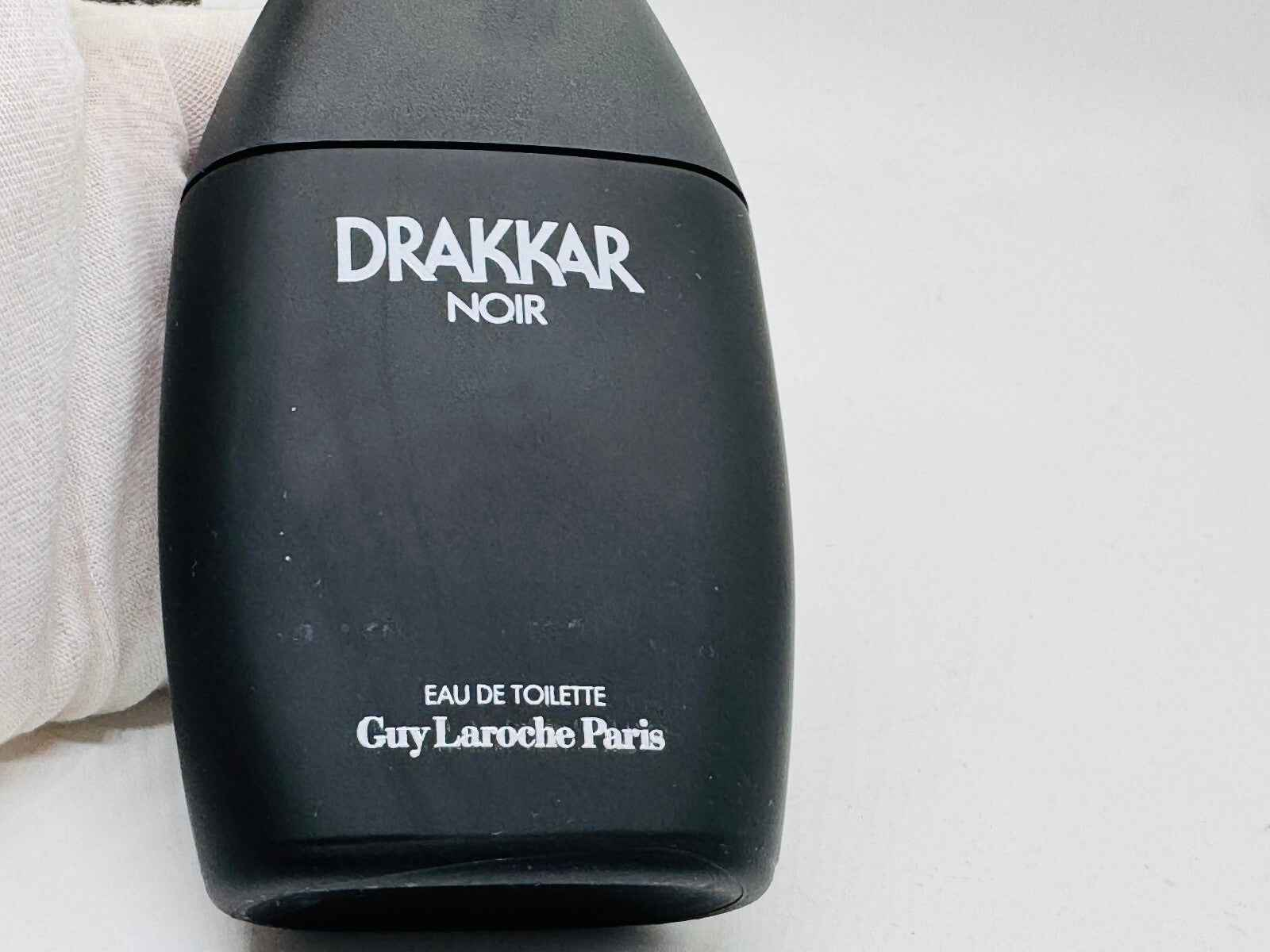 Flacone di Profumo Vintage Drakkar Noir di Guy Laroche con design elegante in nero